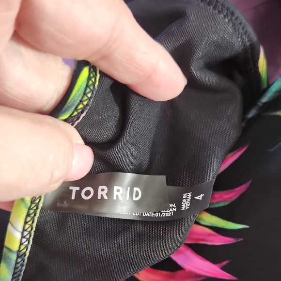 Torrid V Neck Tropical Racerback Active Fit Tankini Swim Top - Picture 5 of 8